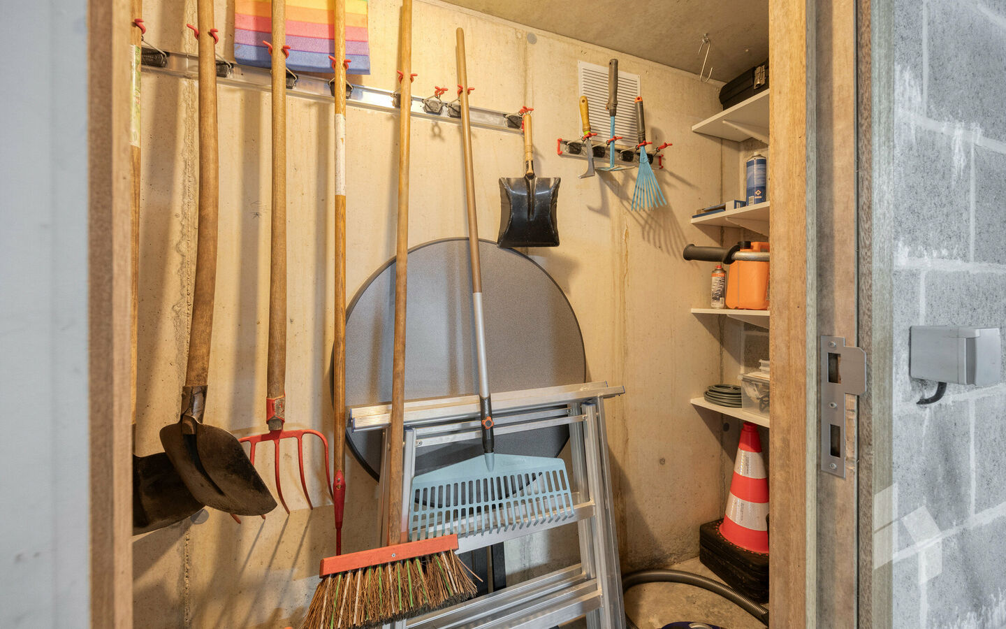 Binnenstaanplaats te koop in Lommel