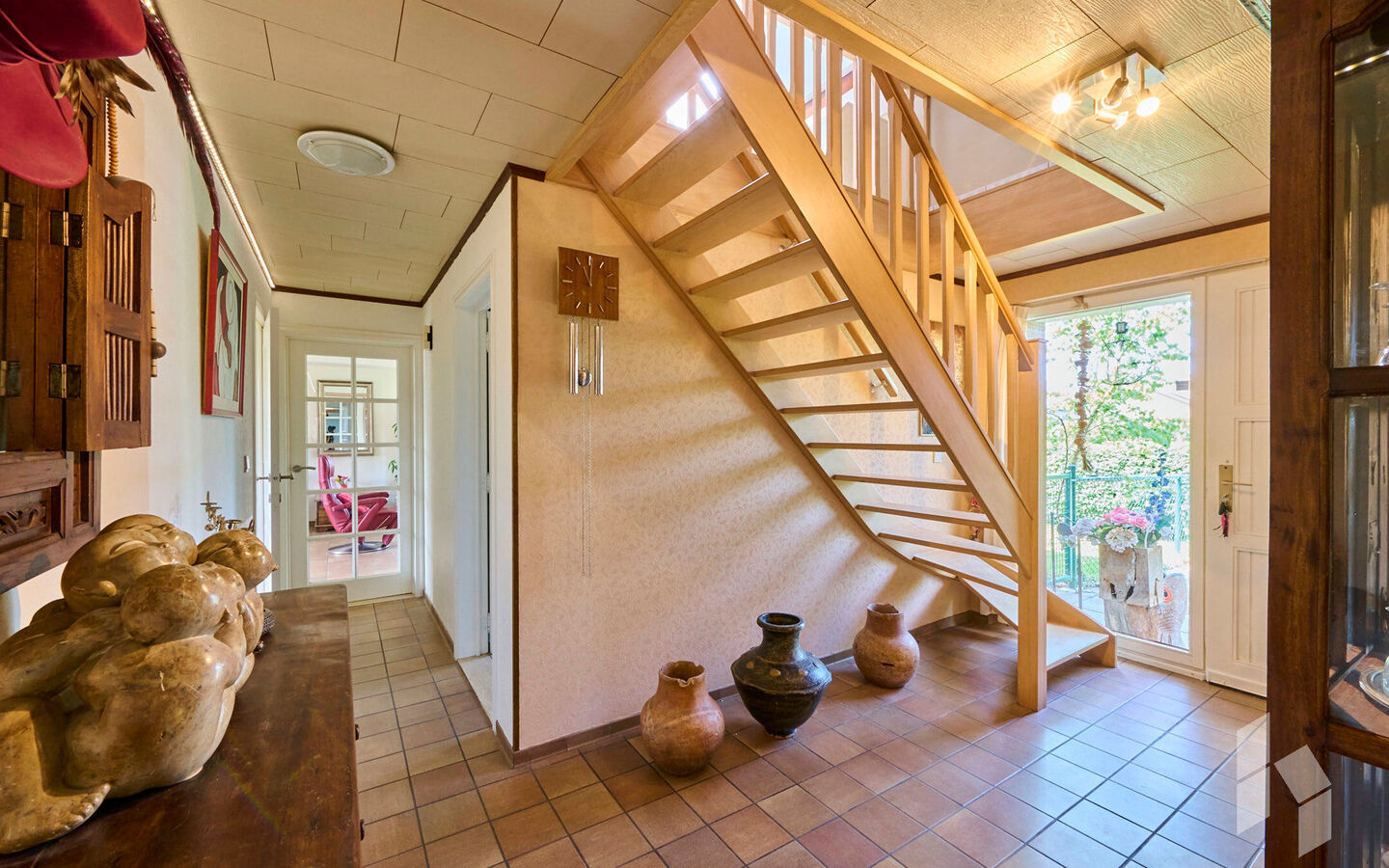 TROEVEN
- Levensloopbestendig
- Slaap/badkamer op begane grond
- Kangoeroewoning op verdieping
- 5 slaapkamers
- 2 Badkamers
- EPC Label B
- Veel lichtinval
- Tuin omheind en veel privacy
- Gezellig kerkdorp Sint Huibrechts Lille  