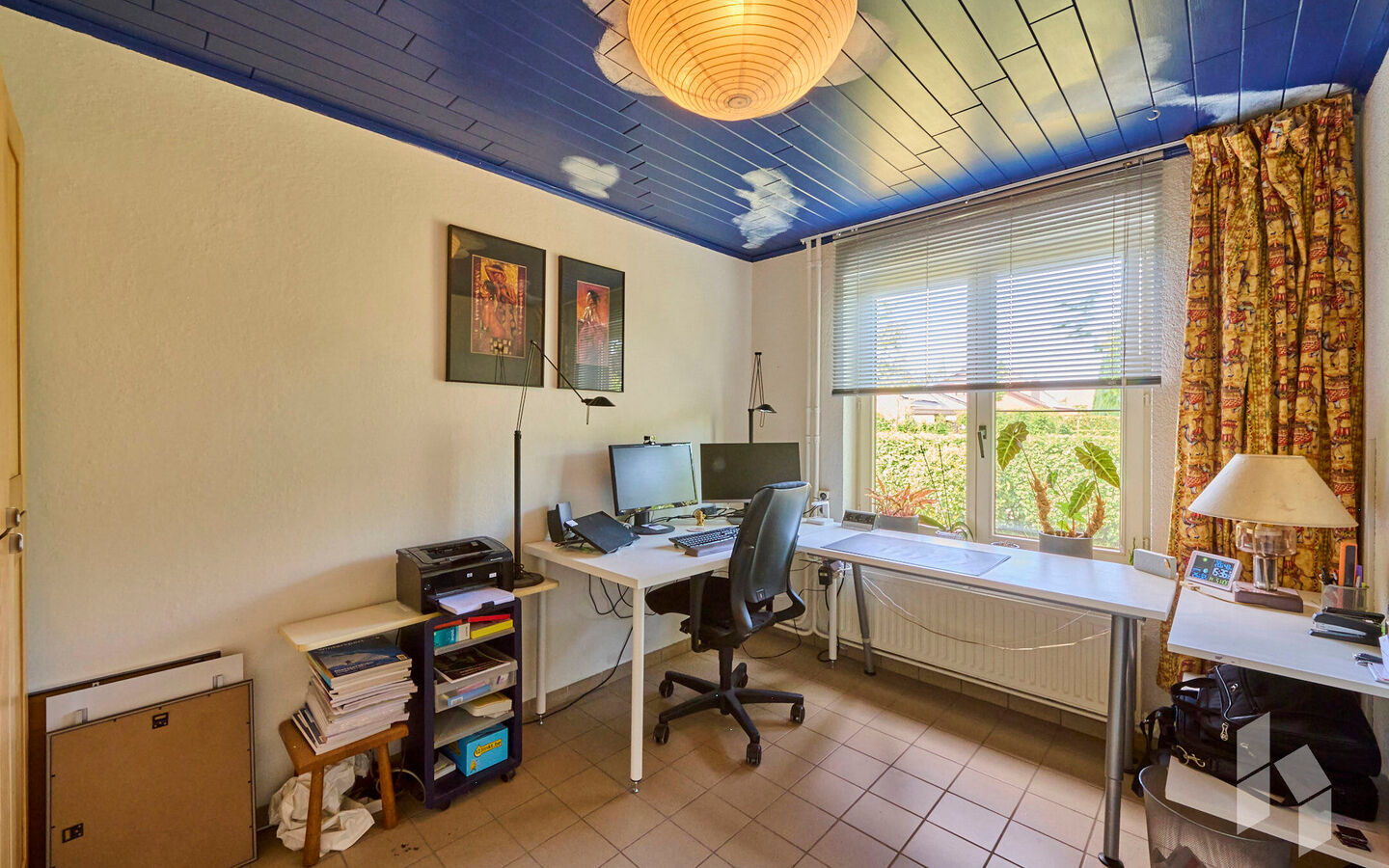 TROEVEN
- Levensloopbestendig
- Slaap/badkamer op begane grond
- Kangoeroewoning op verdieping
- 5 slaapkamers
- 2 Badkamers
- EPC Label B
- Veel lichtinval
- Tuin omheind en veel privacy
- Gezellig kerkdorp Sint Huibrechts Lille  