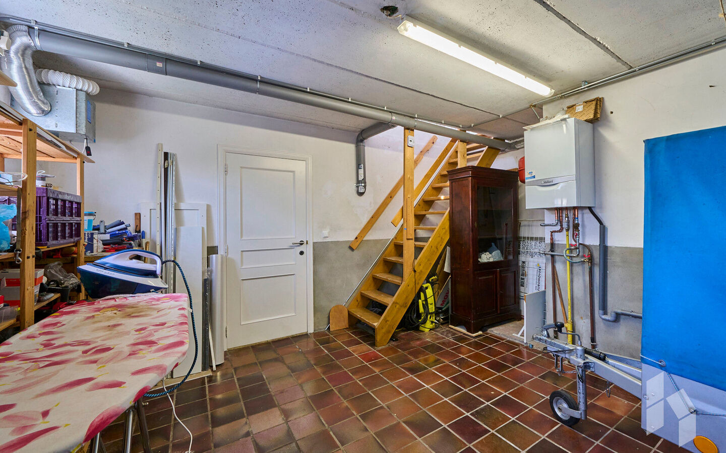 TROEVEN
- Levensloopbestendig
- Slaap/badkamer op begane grond
- Kangoeroewoning op verdieping
- 5 slaapkamers
- 2 Badkamers
- EPC Label B
- Veel lichtinval
- Tuin omheind en veel privacy
- Gezellig kerkdorp Sint Huibrechts Lille  