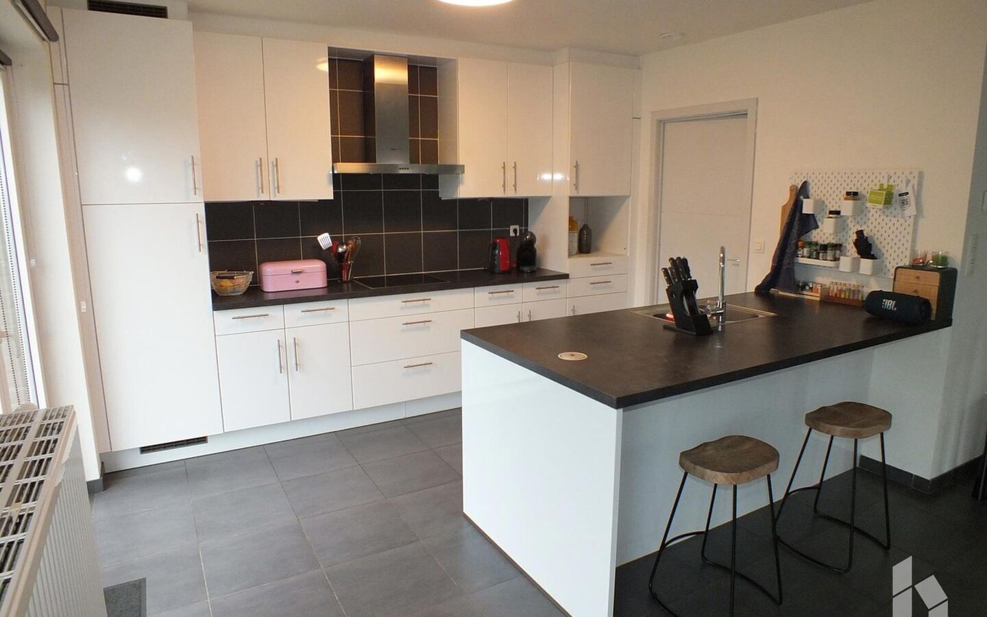 3745003605000000395/3108232