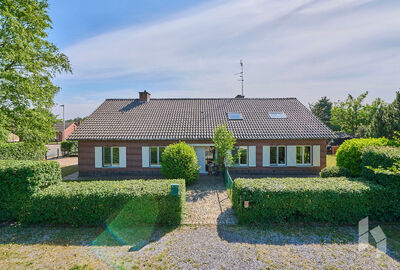 TROEVEN
- Levensloopbestendig
- Slaap/badkamer op begane grond
- Kangoeroewoning op verdieping
- 5 slaapkamers
- 2 Badkamers
- EPC Label B
- Veel lichtinval
- Tuin omheind en veel privacy
- Gezellig kerkdorp Sint Huibrechts Lille  